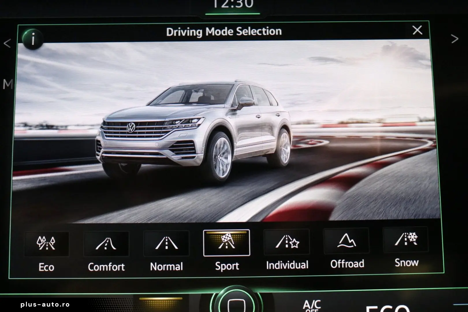 VW Touareg R-Line Black Style Luft AHK Matrix HUD