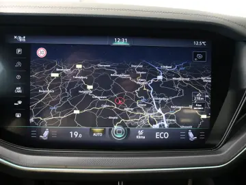 VW Touareg R-Line Black Style Luft AHK Matrix HUD