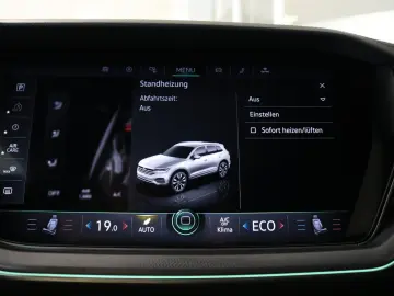 VW Touareg R-Line Black Style Luft AHK Matrix HUD