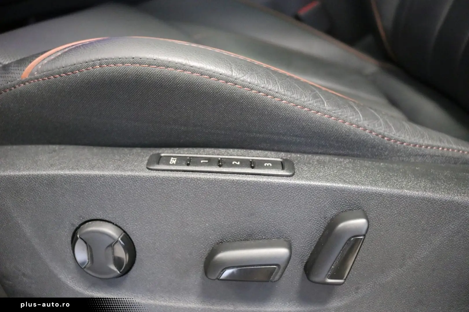 SKODA Enyaq 4x4 WP AHK Kamera STHZ Pano Virtual