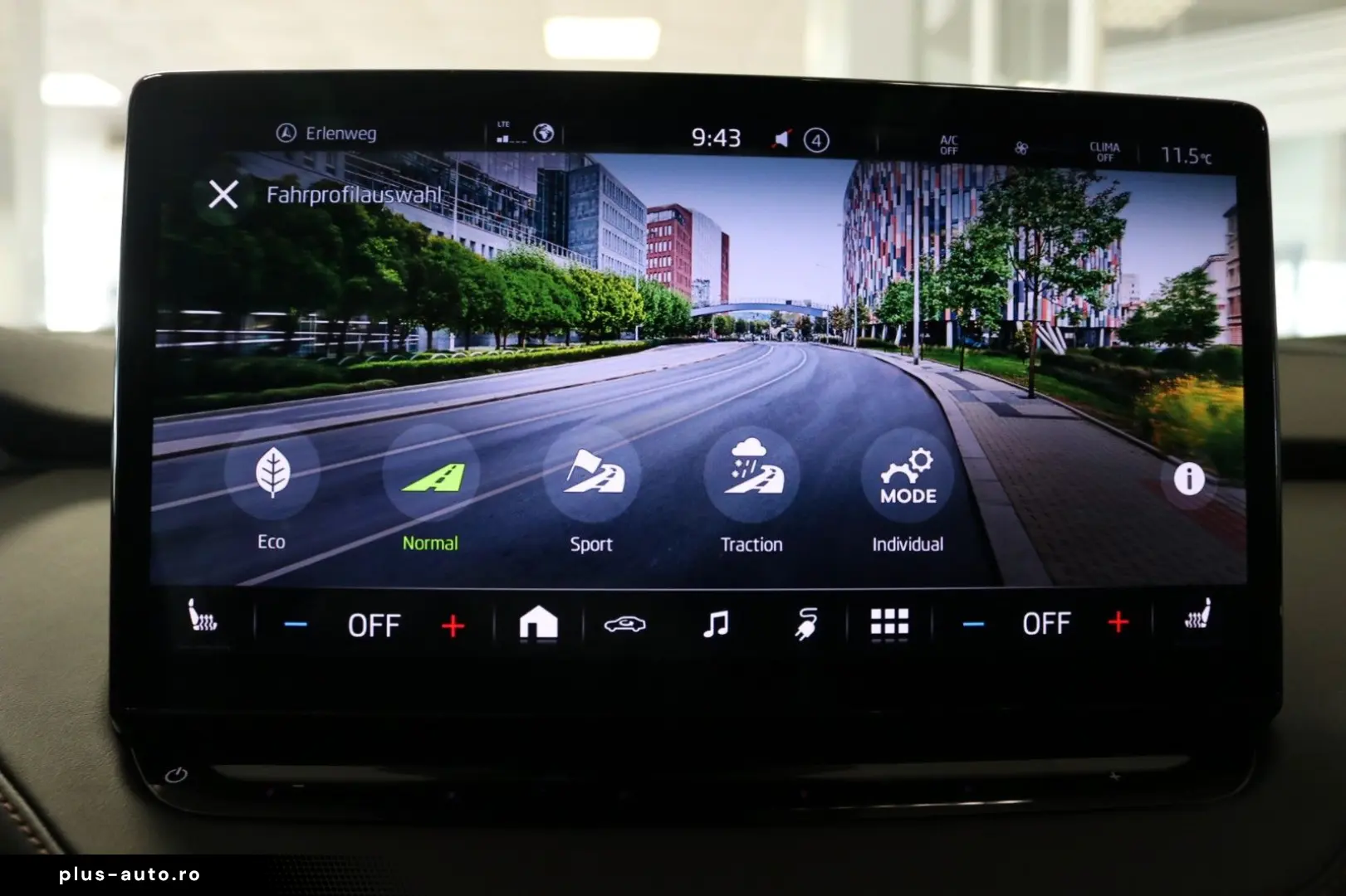 SKODA Enyaq 4x4 WP AHK Kamera STHZ Pano Virtual