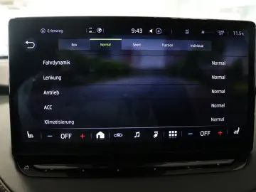 SKODA Enyaq 4x4 WP AHK Kamera STHZ Pano Virtual