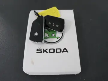 SKODA Enyaq 4x4 WP AHK Kamera STHZ Pano Virtual