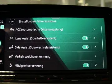 VW Golf VIII GTI Clubsport Black Style HUD Pano