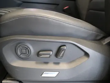 VW Touareg Elegance R-Line Luft AHK Kamera Virtual