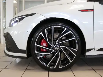 VW Golf GTI Clubsport Black Style Matrix H&K Pano