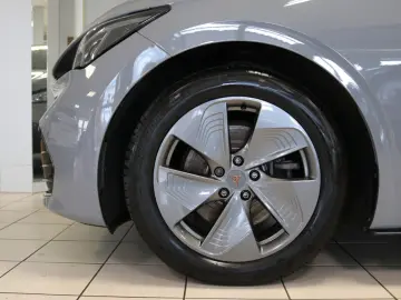 CUPRA Born 150 kW Virtual Cockpit Kamera STHZ LED