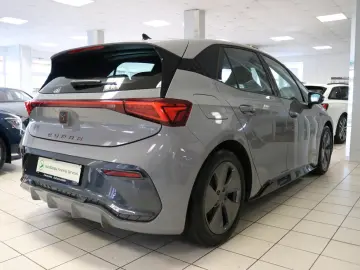 CUPRA Born 150 kW Virtual Cockpit Kamera STHZ LED