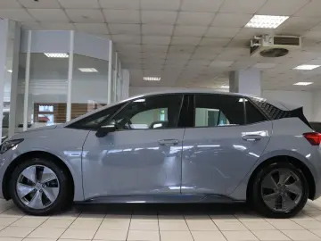 CUPRA Born 150 kW Virtual Cockpit Kamera STHZ LED