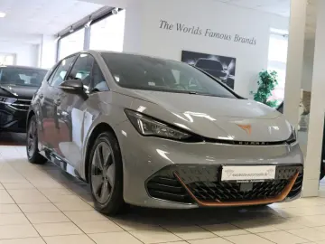 CUPRA Born 150 kW Virtual Cockpit Kamera STHZ LED