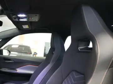 CUPRA Born 150 kW Virtual Cockpit Kamera STHZ LED