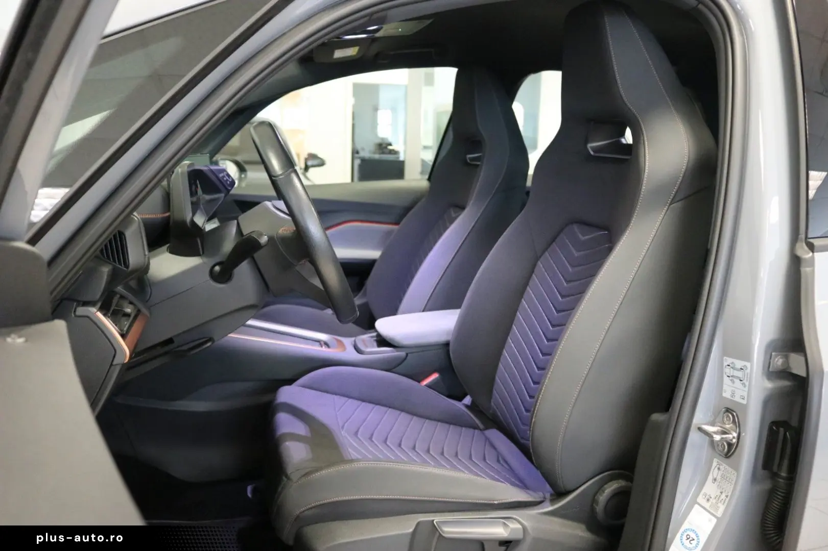 CUPRA Born 150 kW Virtual Cockpit Kamera STHZ LED