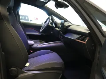 CUPRA Born 150 kW Virtual Cockpit Kamera STHZ LED