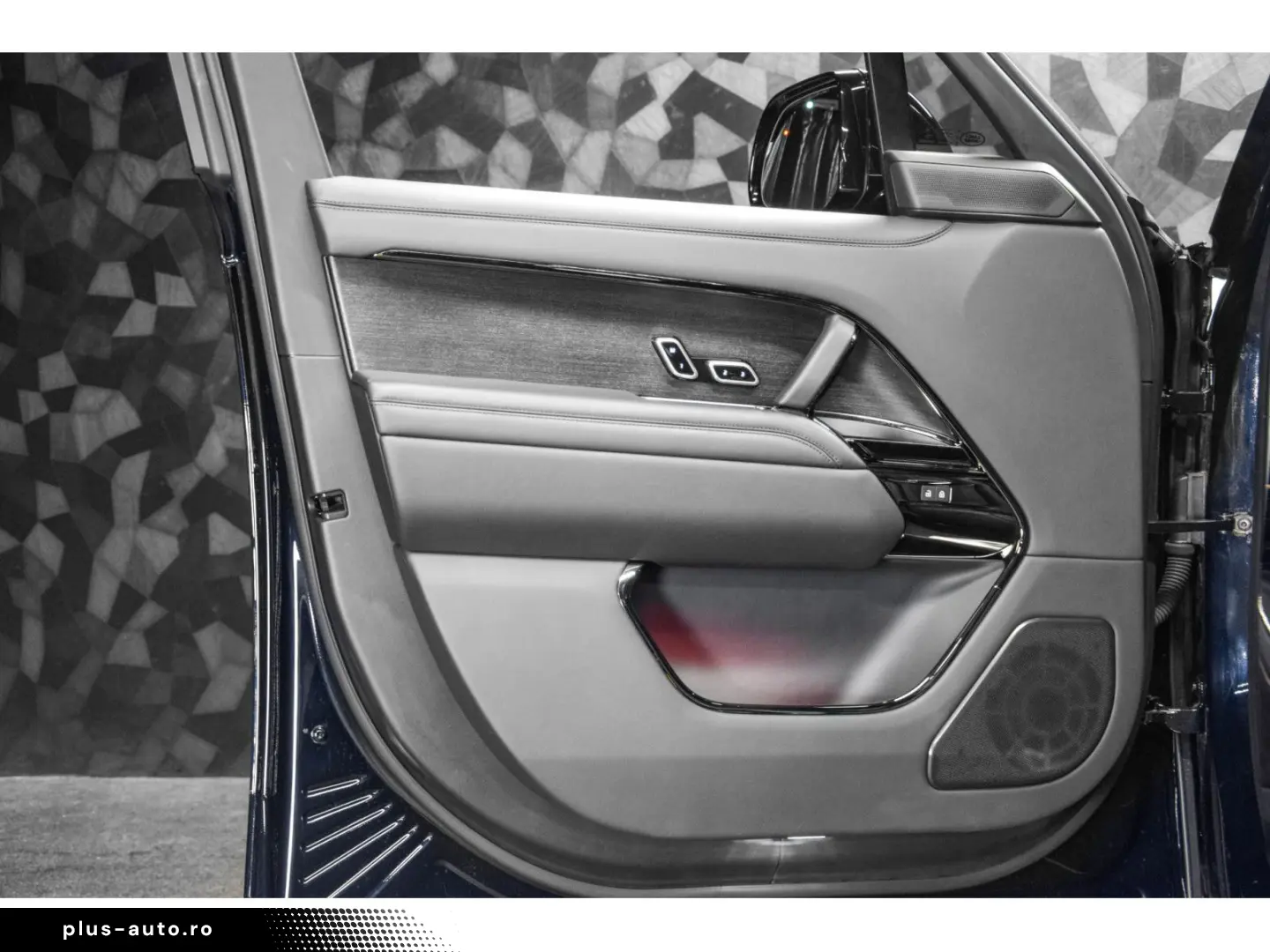 LAND ROVER Range Rover SV P530 4.4 V8 LWB