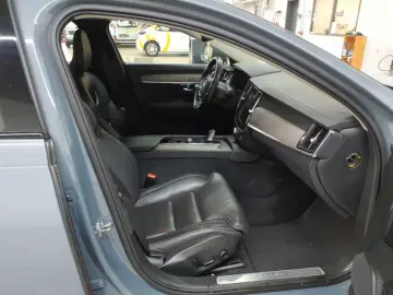 VOLVO V90 Cross Country B5 B AWD Pro Leder AHK