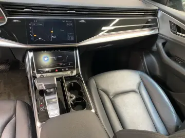 AUDI Q8 55 3.0 TFSI quattro