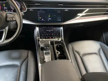 AUDI Q8 55 3.0 TFSI quattro