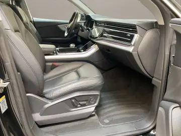AUDI Q8 55 3.0 TFSI quattro