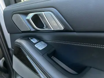 BMW X7 xDrive 40 d M Sport CARBON SKYLOUNGE AHK