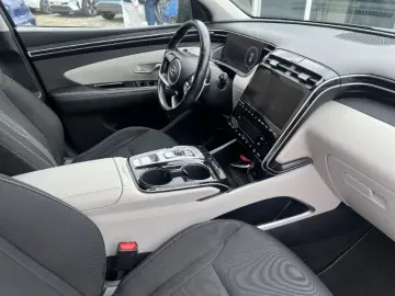 HYUNDAI TUCSON 1.6T-GDi 230CP Hybrid Style  6AT 2WD