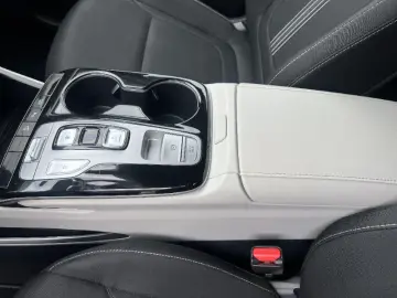 HYUNDAI TUCSON 1.6T-GDi 230CP Hybrid Style  6AT 2WD