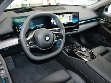 BMW 520i A   HUD   LED   4 ZONEN   HARMAN   ACC