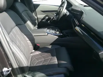 BMW 520 i M Sport AHK el. Driv.Plus Park.Plus HUD!