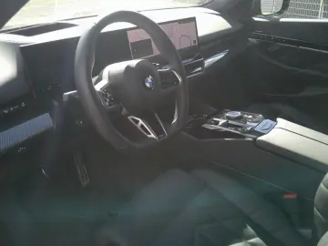 BMW 520 i M Sport AHK el. Driv.Plus Park.Plus HUD!