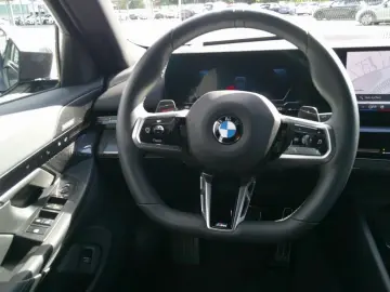 BMW 520 i M Sport AHK el. Driv.Plus Park.Plus HUD!