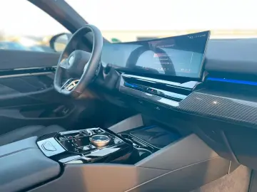 BMW 520 i M Sport STHZG HUD HK Sitzlüf 360 Keyless