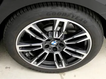 BMW 520i M Sport HeadUp Komfortsitze Sound 360 Kam