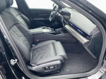 BMW 520i Lim M SPORT AdLED AHK Pano StHz H K St Go