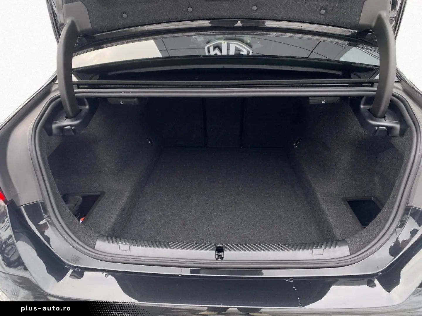 BMW 520i Lim M SPORT AdLED AHK Pano StHz H K St Go