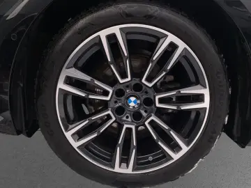 BMW 520i Lim M SPORT AdLED AHK Pano StHz H K St Go