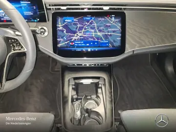 MERCEDES-BENZ E 200 Avantgarde Advanced LED DISTRONI&hellip;