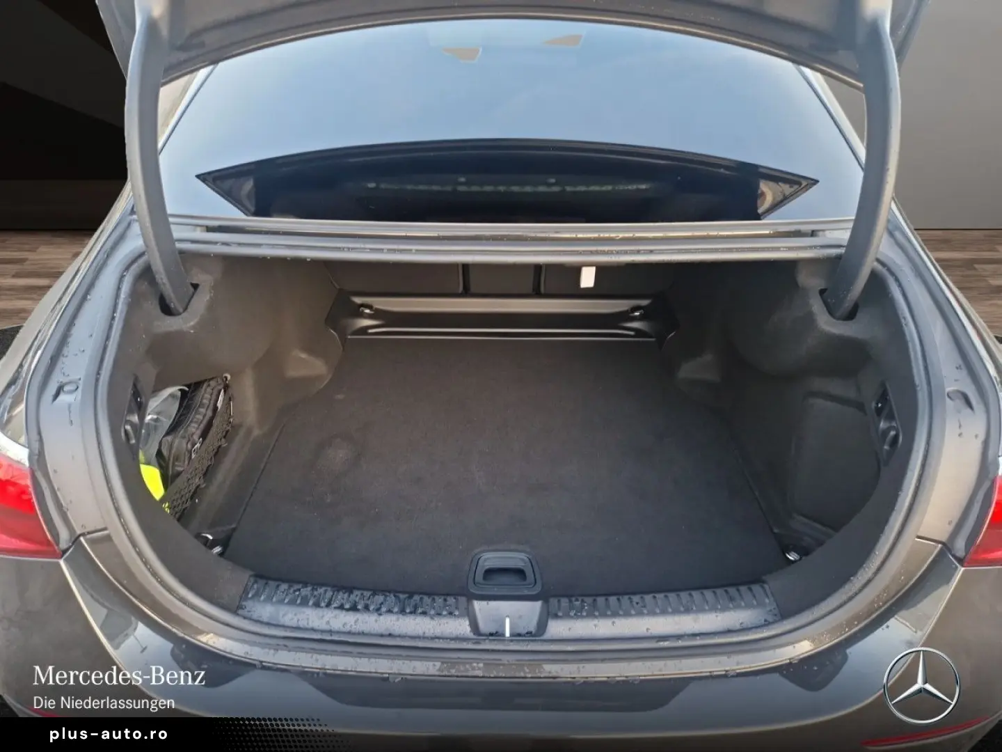 MERCEDES-BENZ E 200 Avantgarde Advanced  PANO DIGI 3&hellip;