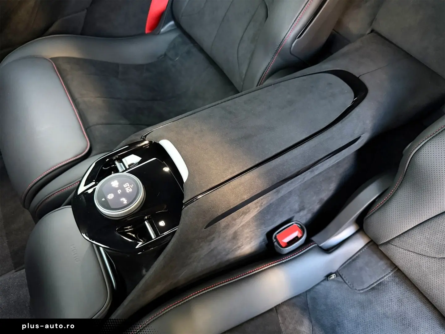 FERRARI Purosangue Carbon Rosso 70th Anniversary LIFT