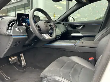 MERCEDES-BENZ E 220d AMG Distronic LED Kamera 360