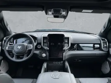 DODGE RAM 1500 Laramie CrewCab Luftfahrwerk Pano Night