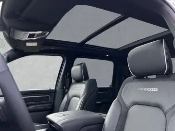 DODGE RAM 1500 Laramie CrewCab Luftfahrwerk Pano Night