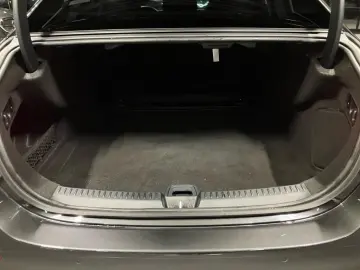 MERCEDES-BENZ E 220 d AMG Night LED DISTRONIC MBUX AMBIE AHK