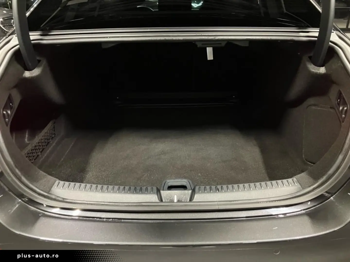 MERCEDES-BENZ E 220 d AMG Night LED DISTRONIC MBUX AMBIE AHK