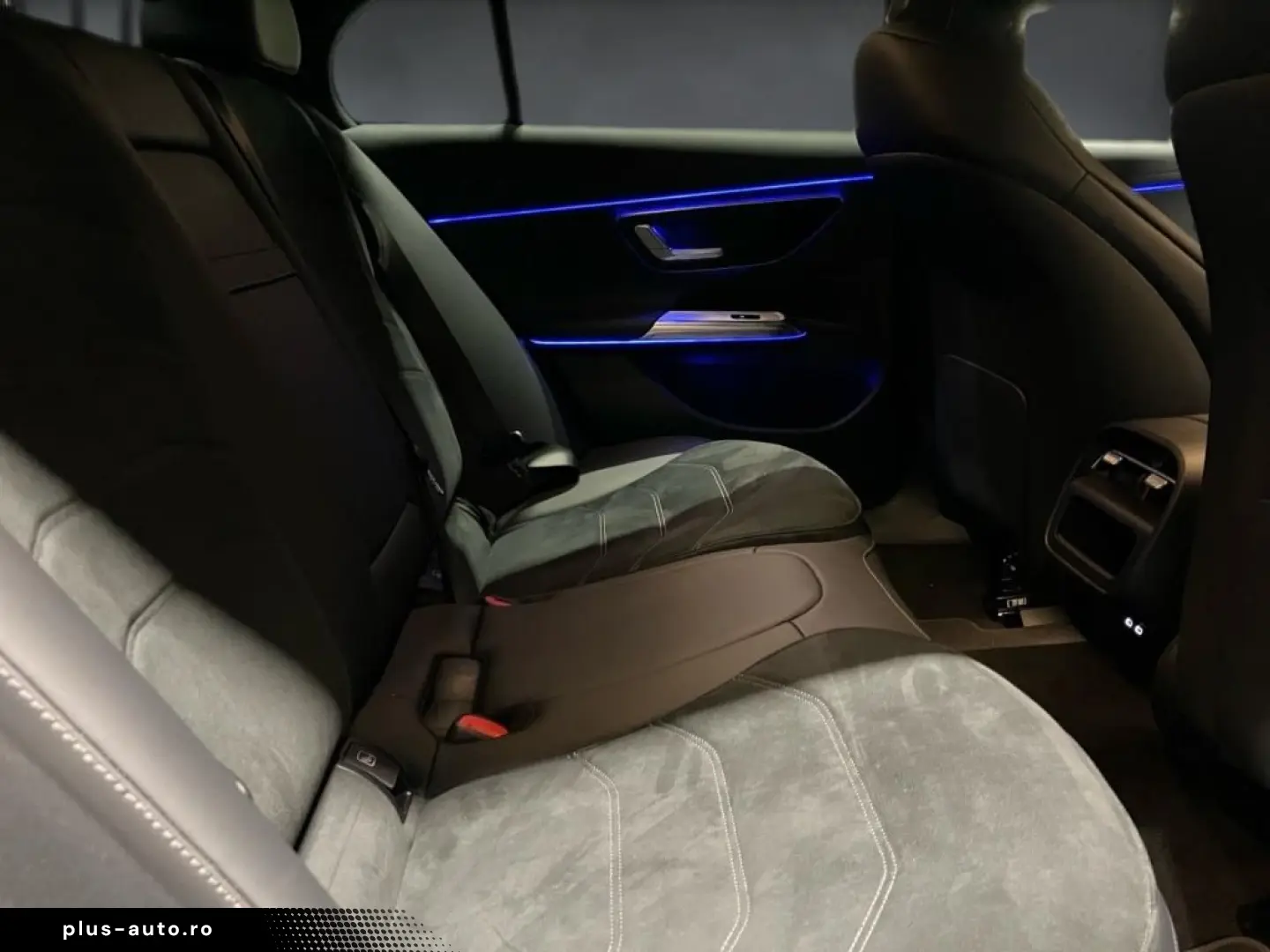 MERCEDES-BENZ E 220 d AMG Night LED DISTRONIC MBUX AMBIE AHK