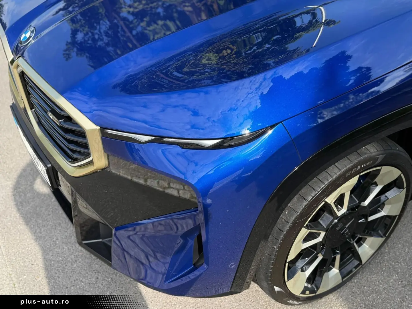 BMW XM Individual Marina Bay Blau Merino Leder