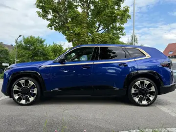 BMW XM Individual Marina Bay Blau Merino Leder