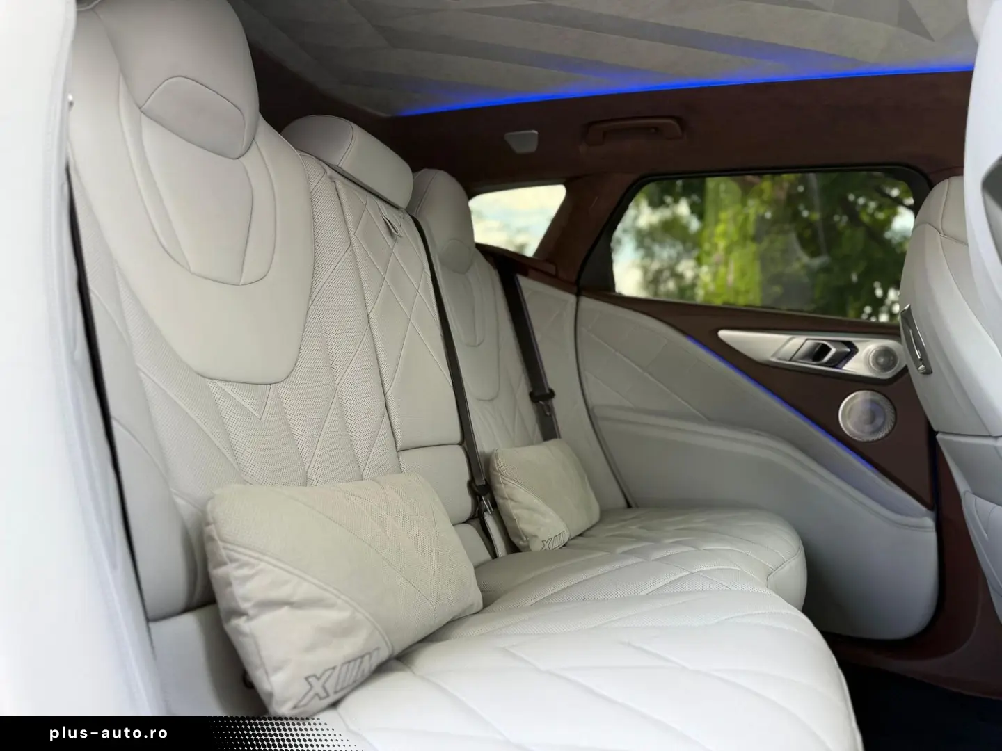 BMW XM Individual Marina Bay Blau Merino Leder