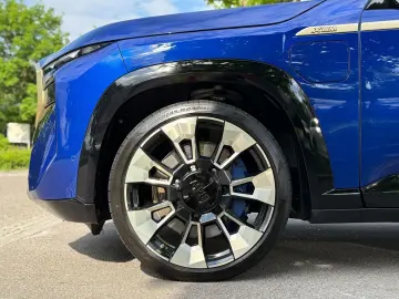 BMW XM Individual Marina Bay Blau Merino Leder