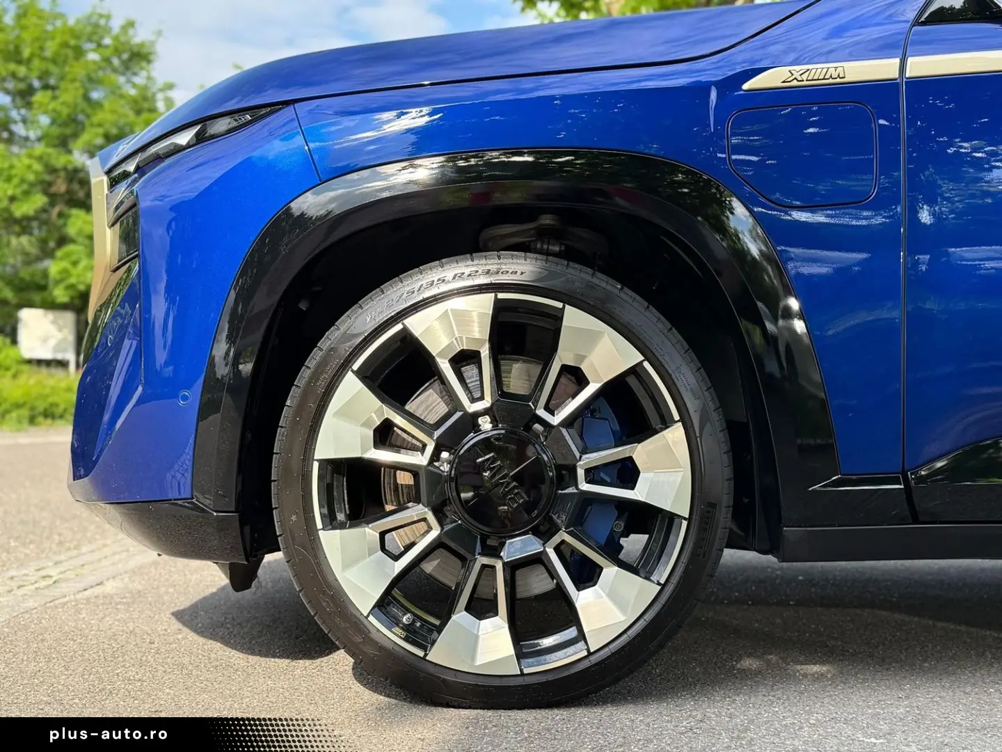 BMW XM Individual Marina Bay Blau Merino Leder