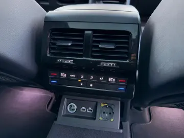 VW Touareg 3.0 V6 TDI 4Motion R-Line