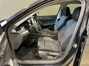 SKODA Octavia Combi 2.0 TDI DSG Style LED AHK Headup A